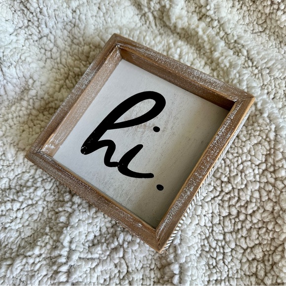‘Hi’ Small Wall Decor - Picture 2 of 7